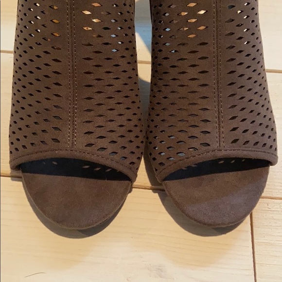 Style & Co. Geometric cutout Shooties - Picture 4 of 7